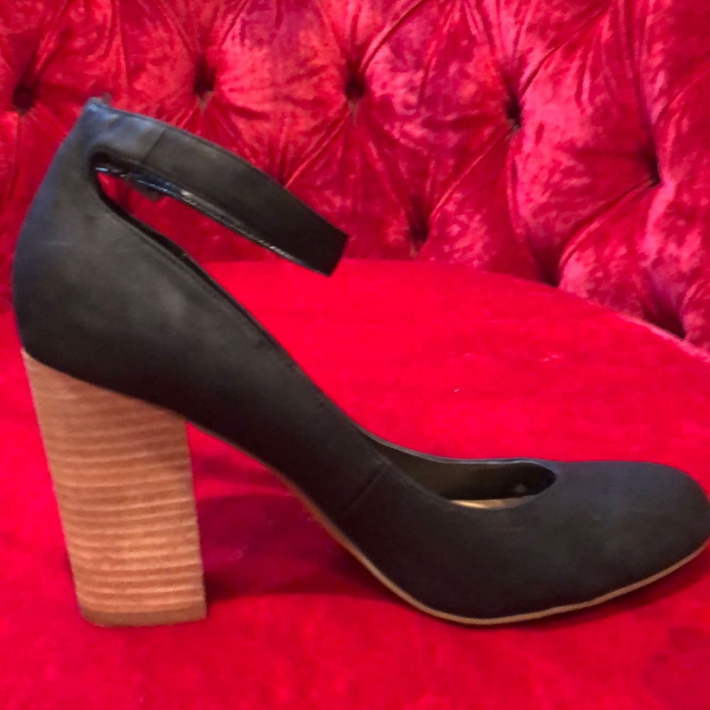Crown Vintage Black heels